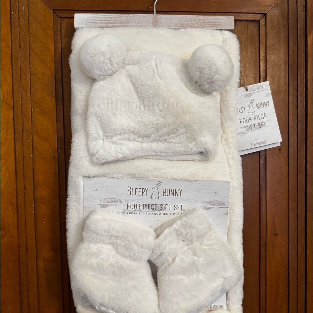 Sleepy Bunny White Baby Gift Set